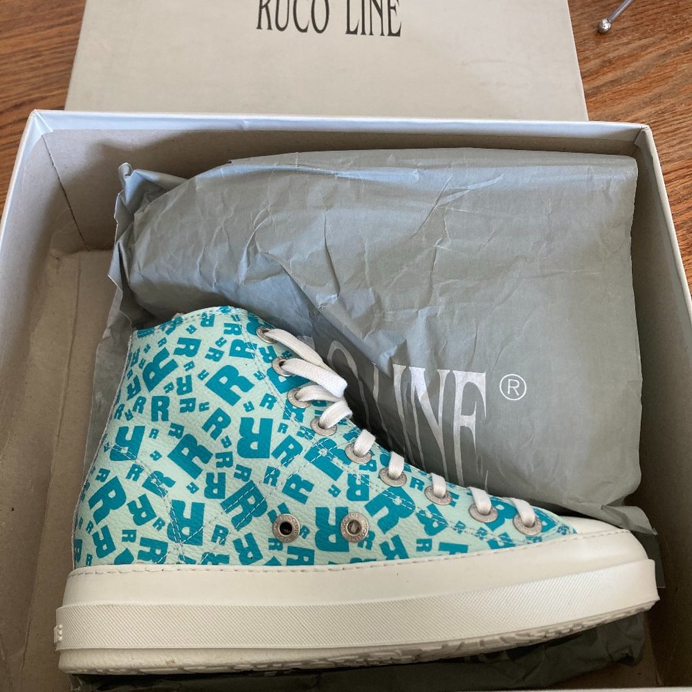 Ruco Line women's size 35 IT hidden wedge heel ' R ' logo print leather sneakers